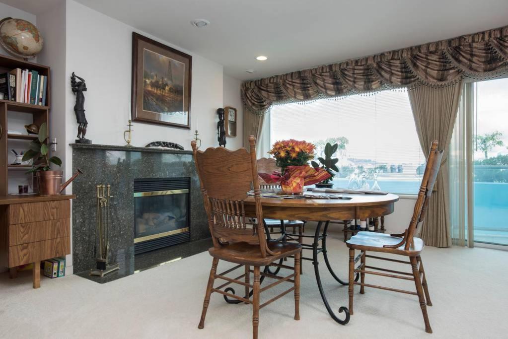Luxury Waterfront Bed & Breakfast *